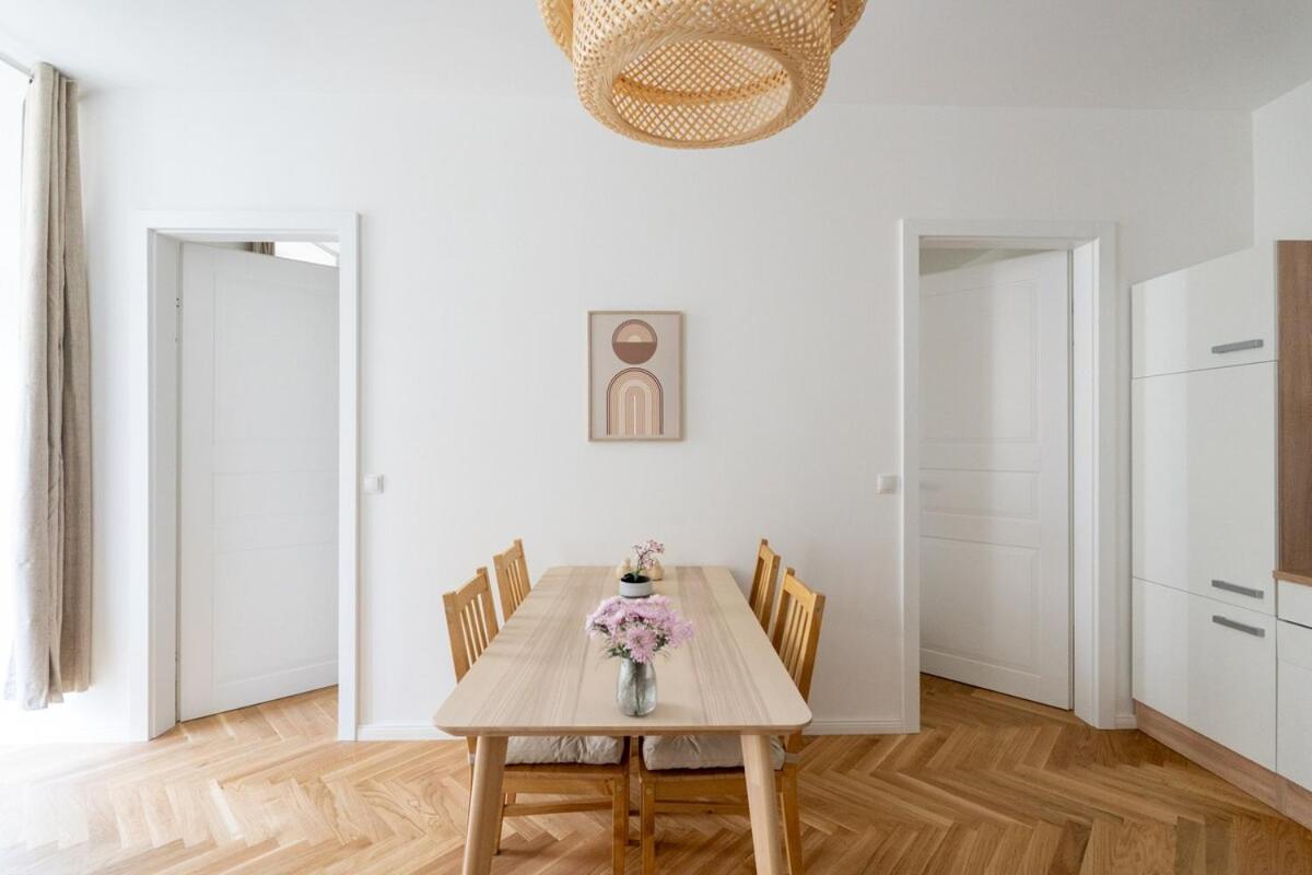 Premium With Balcony Apartment Wien